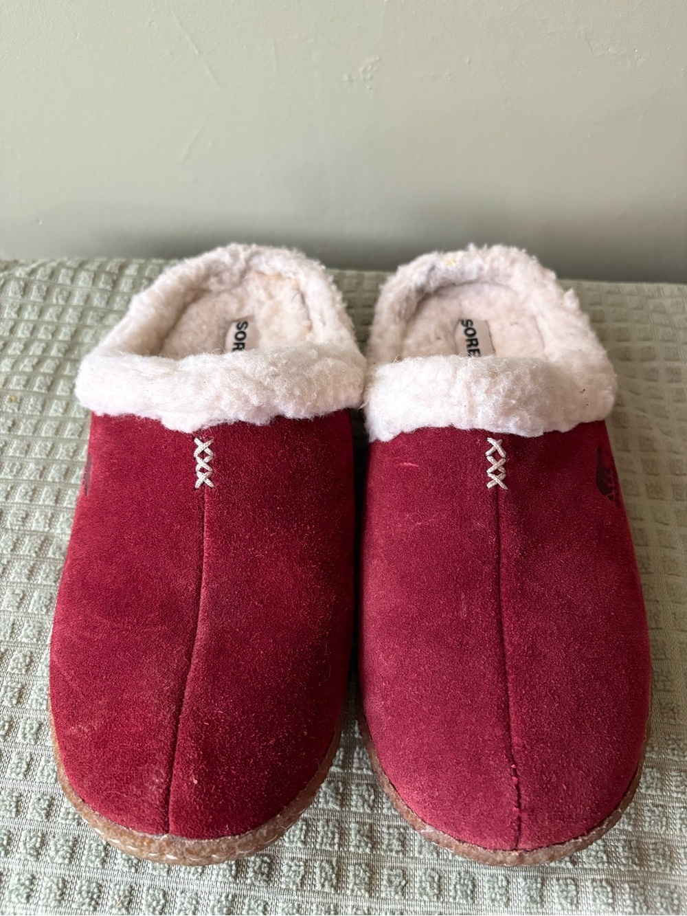 Sorel Red suede fleece-Lined Slip-Ons slippers Sz 9 - Picture 2 of 8